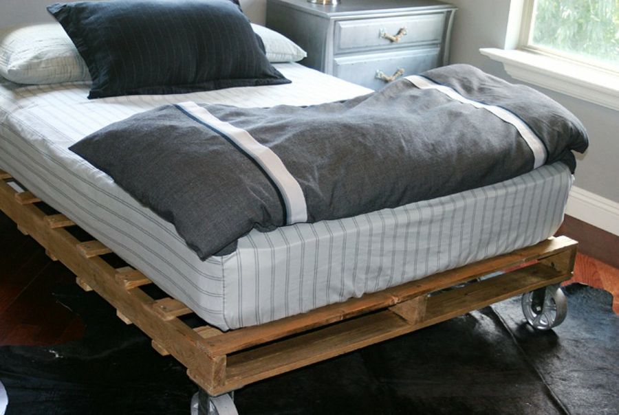 hacer una cama con palets de madera para niños